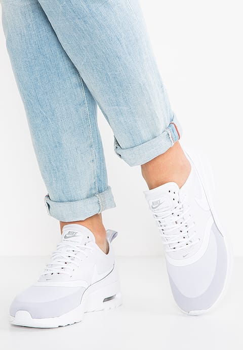 air max thea blanche et noir